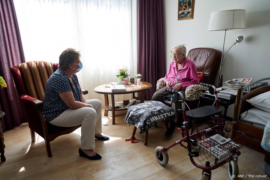 Verpleeghuizen willen bezoekregeling sneller versoepelen