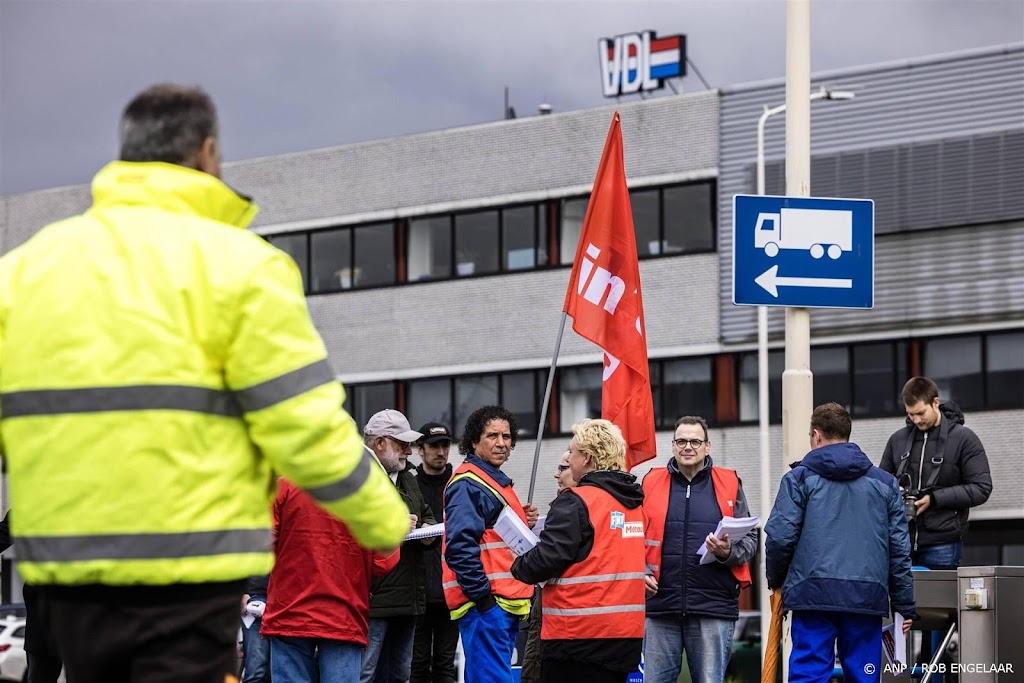 VDL dreigt met intrekking bonus bij doorgaan stakingen Nedcar