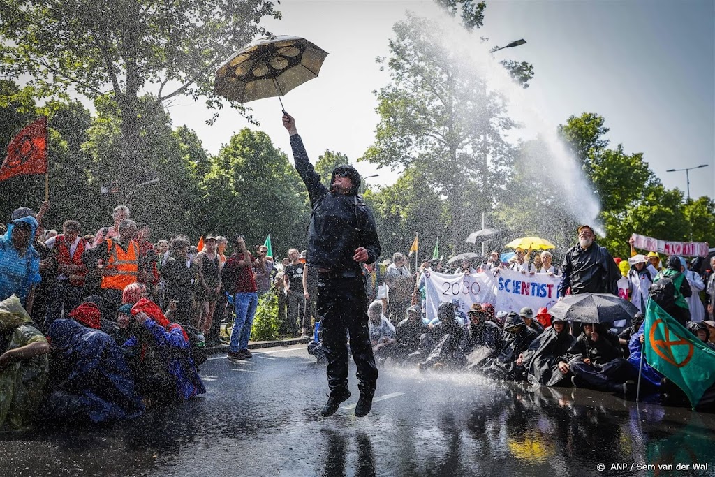 Bijna 1580 klimaatactivisten opgepakt op A12, 40 vervolgd