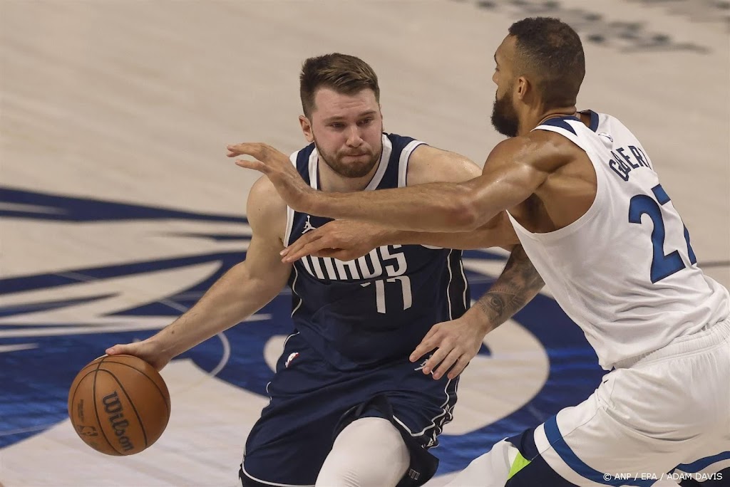 Basketballers Dallas Mavericks één zege verwijderd van finale NBA