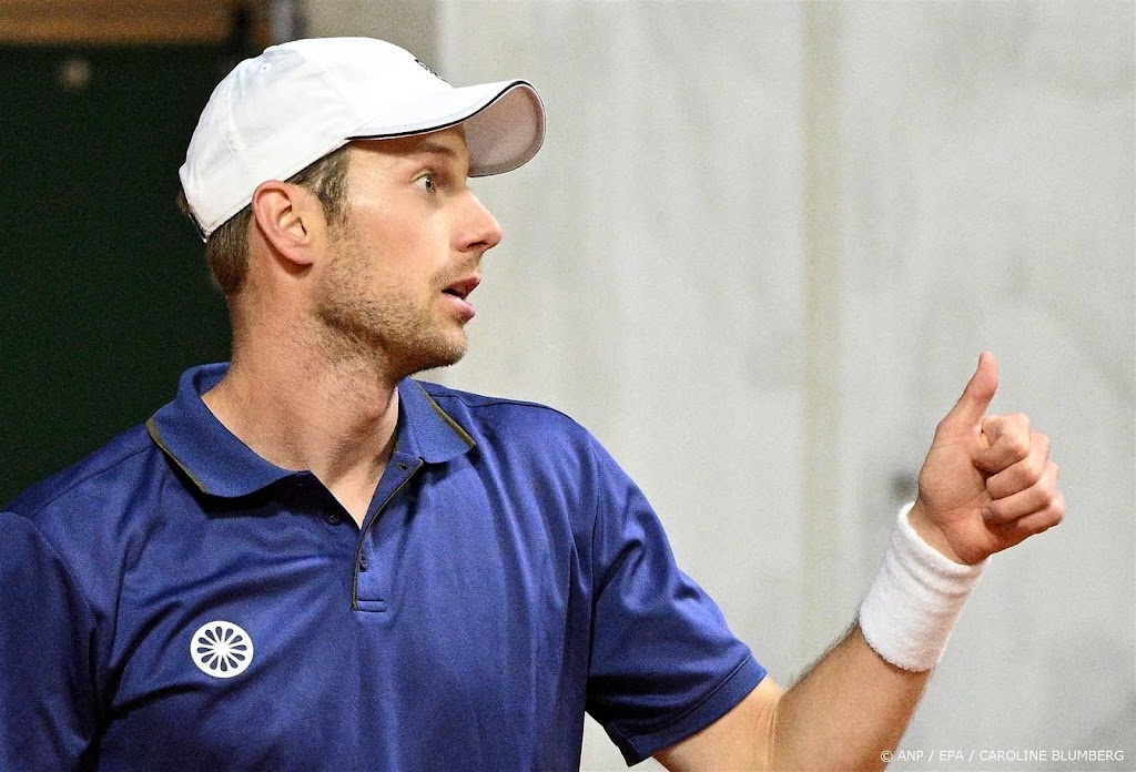 Tennisser Van de Zandschulp lijdt kansloze nederlaag in Parijs