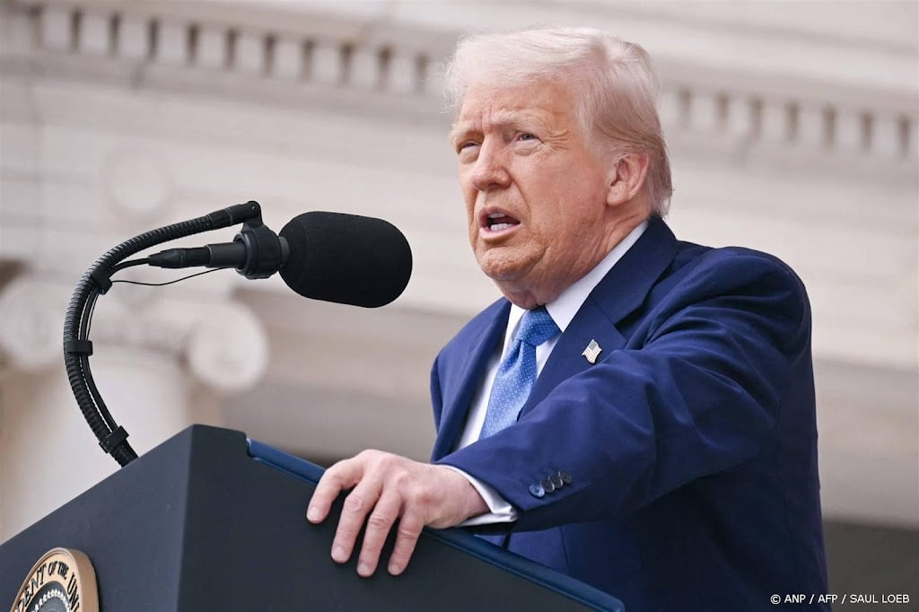 Amerikaanse omroepen klagen Trump aan om stopzetting financiering