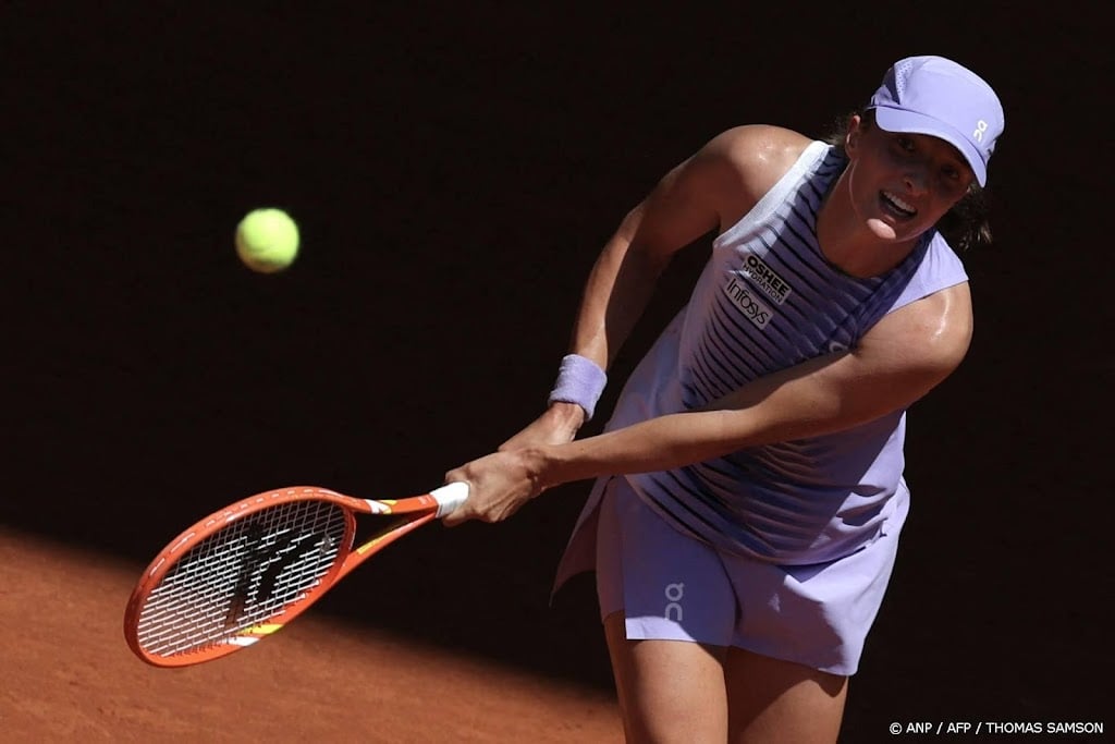 Tennisster Swiatek eenvoudig naar derde ronde Roland Garros