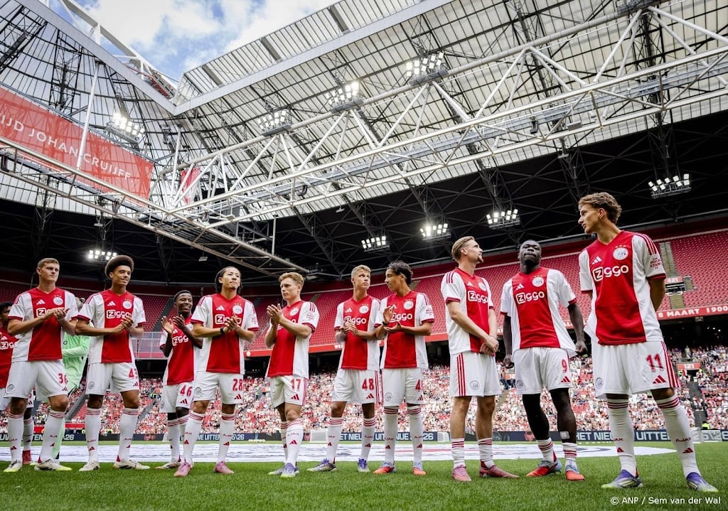 Linksback Jetten verlaat Jong Ajax voor SC Cambuur 