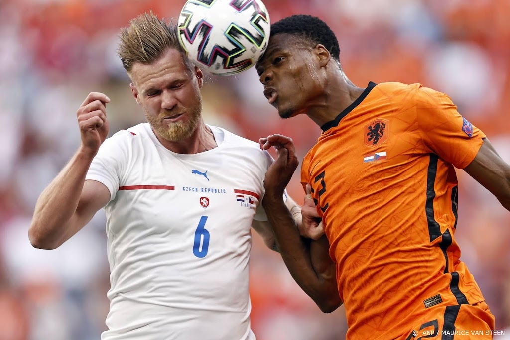 Oranje in achtste finale EK bij rust op 0-0 tegen Tsjechen