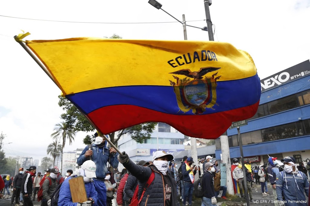 President Ecuador verlaagt brandstofprijzen vanwege protesten