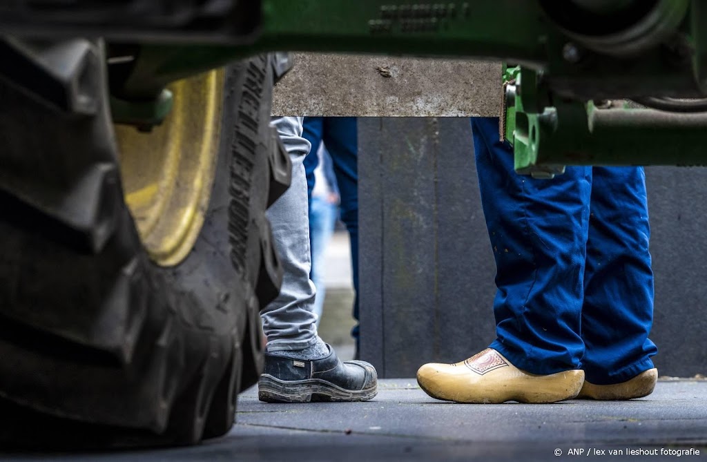Actie boeren met tractoren op Mediapark in Hilversum ten einde