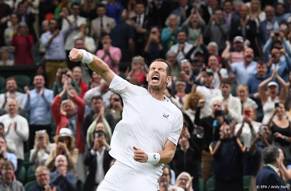 Murray doorstaat fysieke test en wint in vier sets op Wimbledon