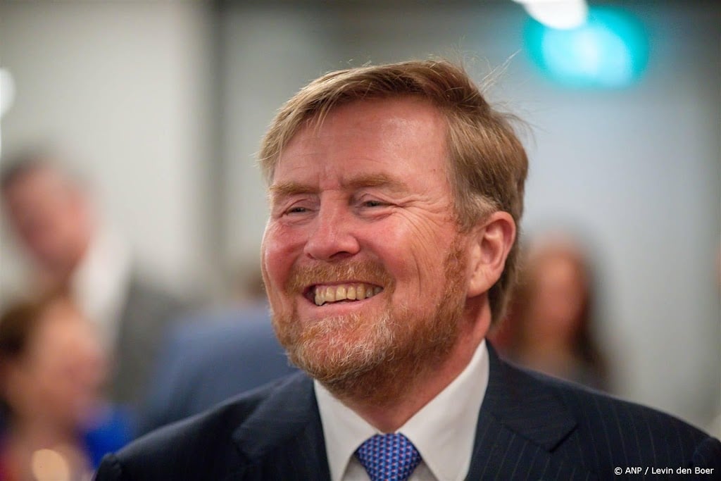 Koning opent tentoonstelling met kunst van dak Paleis op de Dam