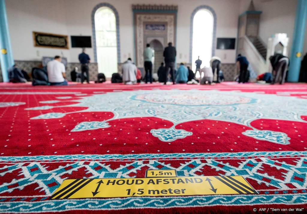 'Offerfeest in moskee alleen op 1,5 meter afstand'