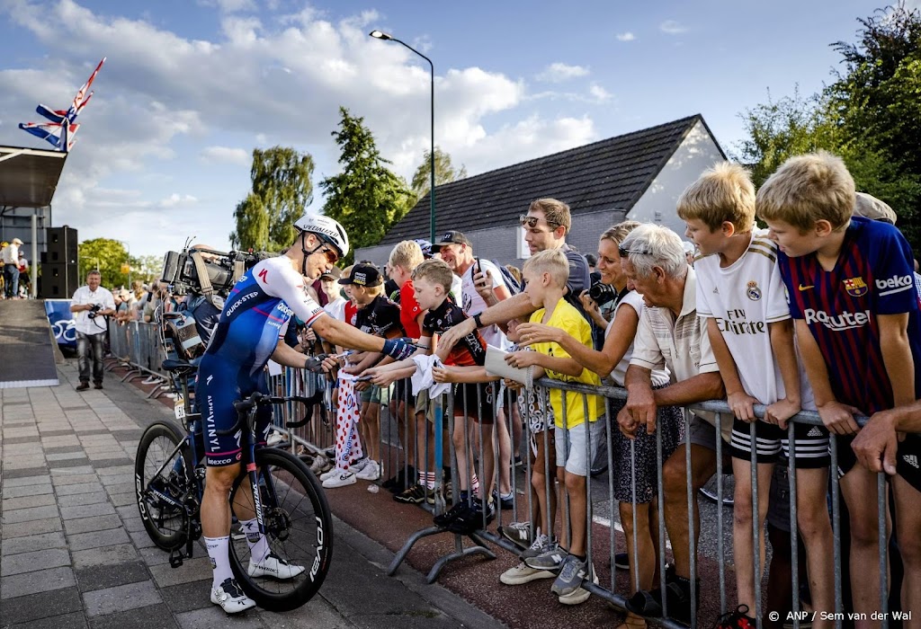 Van der Poel moet zege in Chaam aan Jakobsen laten
