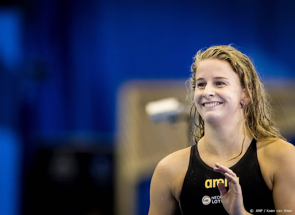 Zwemster Schouten naar finale met evenaring Nederlands record