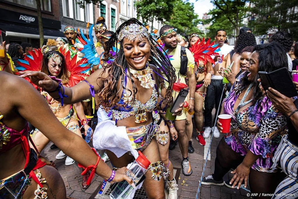 Veertigste straatparade Zomercarnaval trekt door Rotterdam