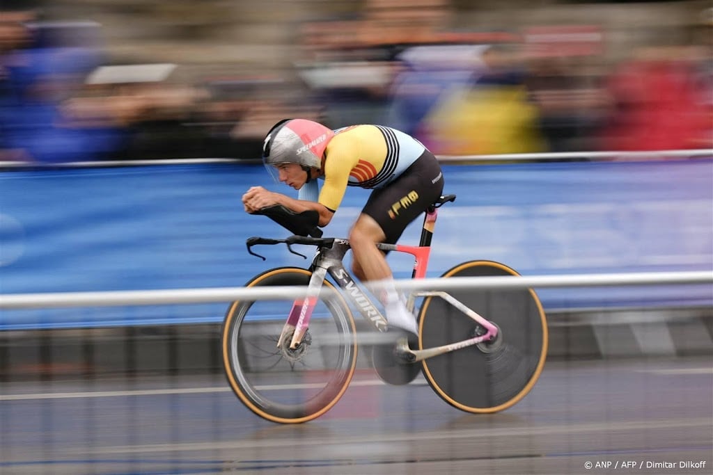 Evenepoel maakt favorietenrol waar en wint olympische tijdrit