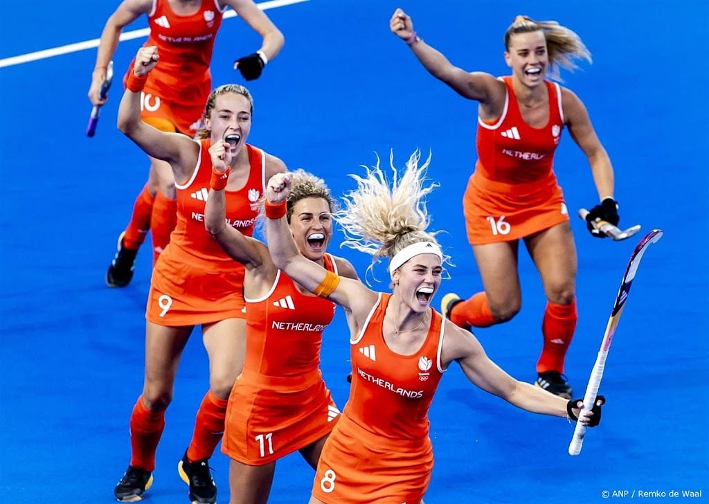 Hockeysters beginnen jacht op titel met zege (6-2) op gastland