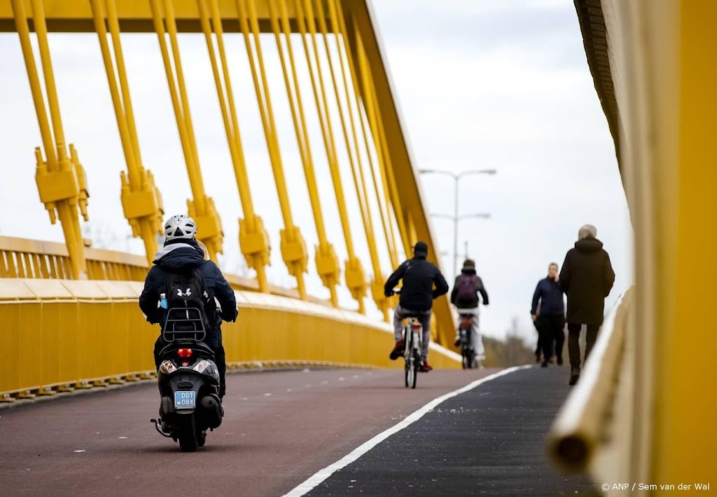 Studie: minder hoofdletsel snorfietsers na invoering helmplicht