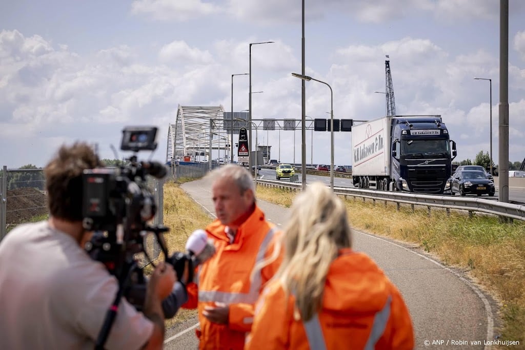 Rijkswaterstaat: forse afname vrachtverkeer op Merwedebrug