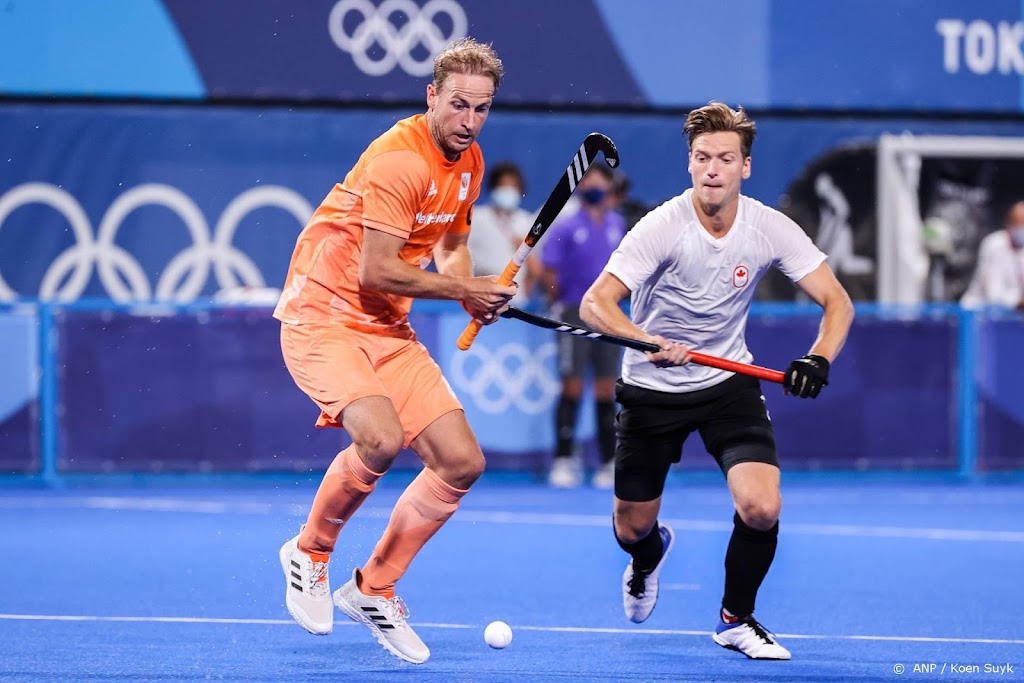 Oranje-aanvoerder Bakker beëindigt hockeyloopbaan