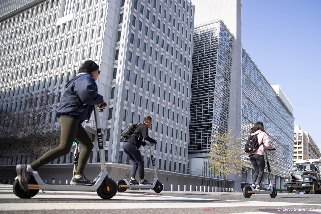 IMF stelt terugkeer kantoorpersoneel uit tot januari