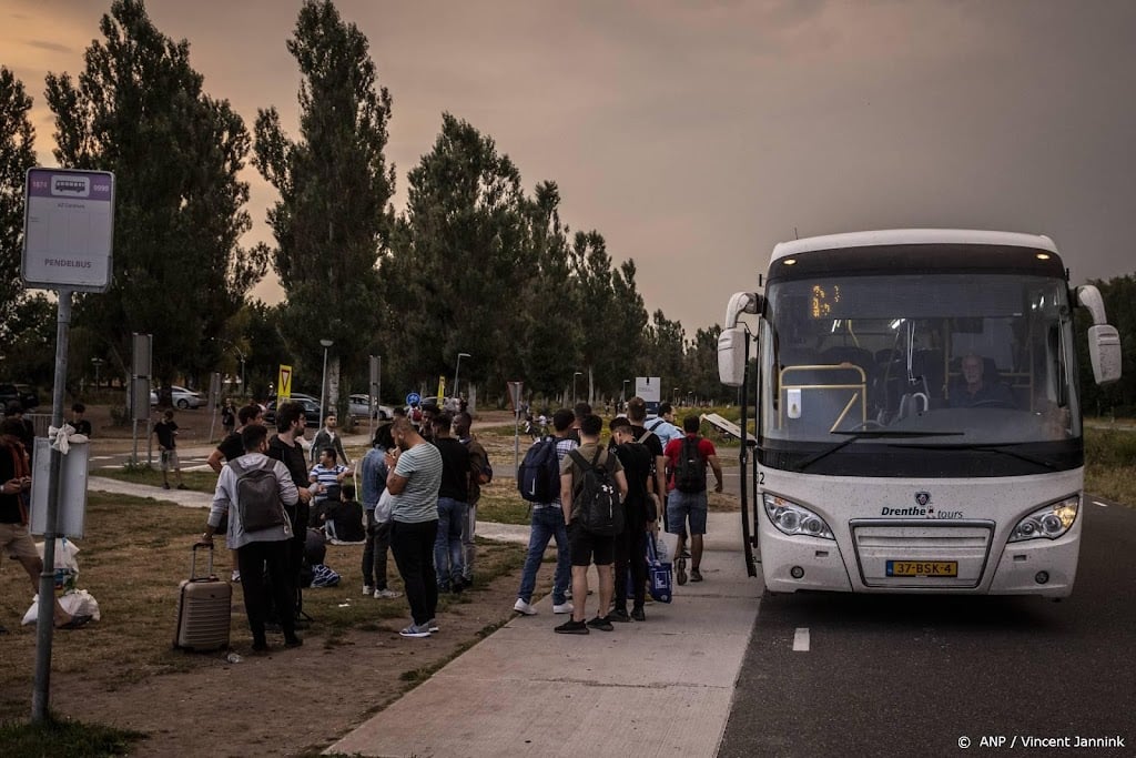 Asielzoekers uit Ter Apel op weg naar Vlissingen