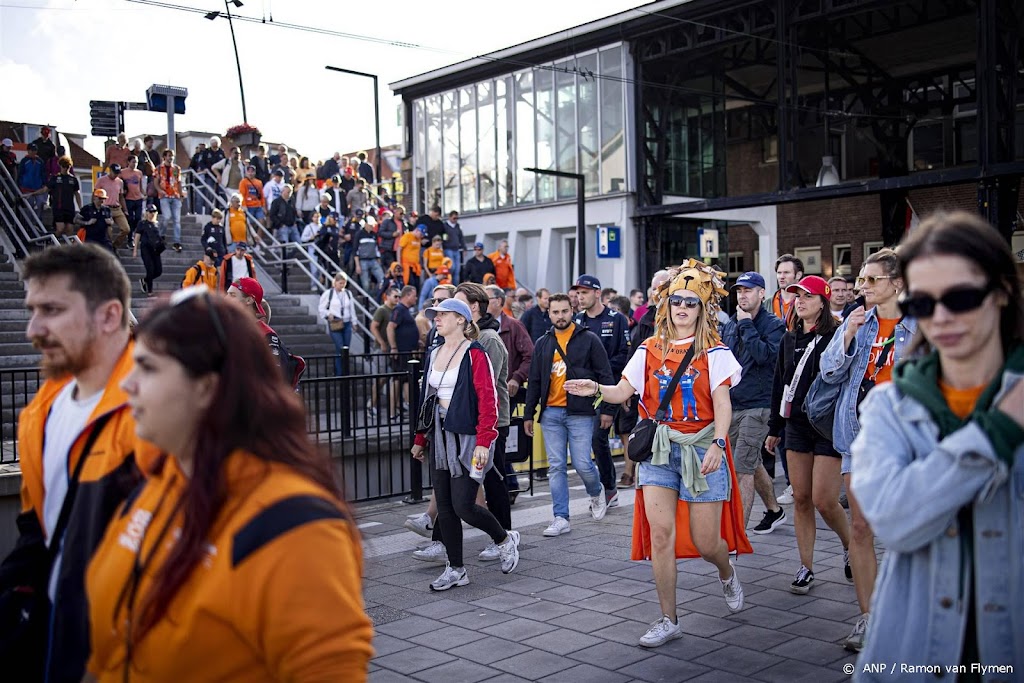 Zandvoort maakt zich op voor Grand Prix, fans druppelen binnen