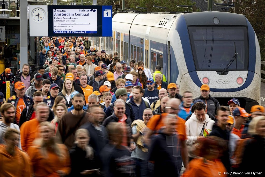 NS vervoert recordaantal van 50.000 mensen naar GP in Zandvoort