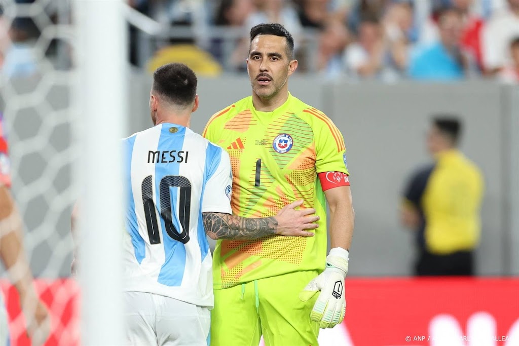 Chileense keeper Bravo stopt op 41-jarige leeftijd