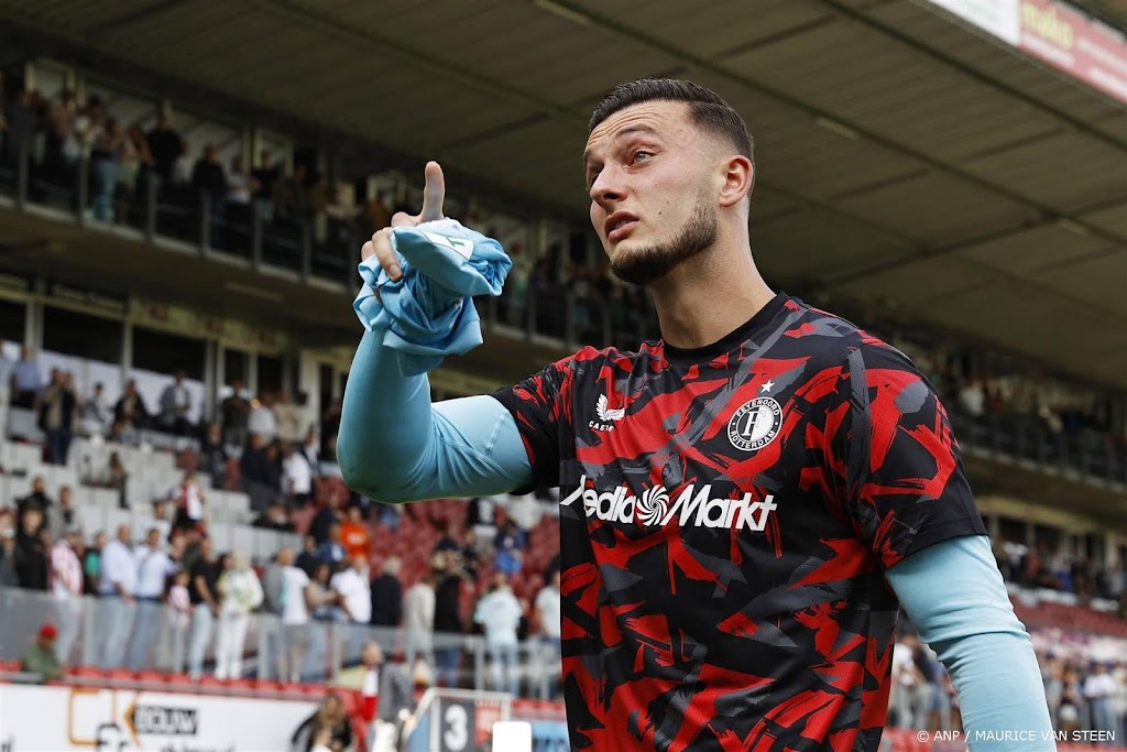 Doelman Bijlow komt niet door keuring en blijft bij Feyenoord