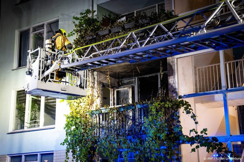 Mogelijke dader brand na explosie in flat in Rotterdam nog zoek