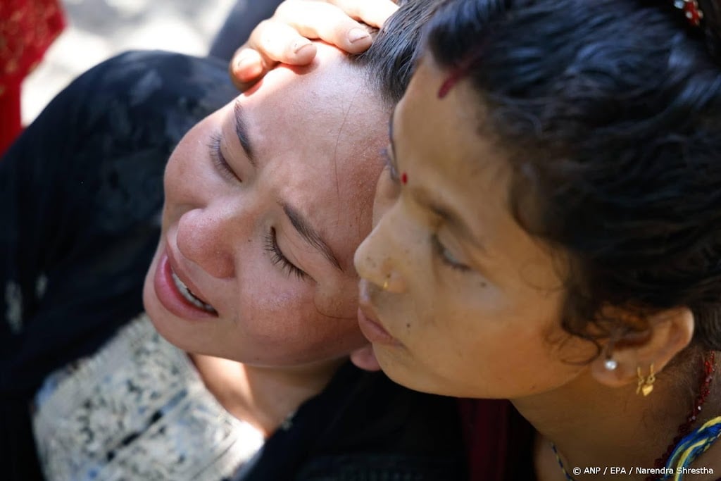 Dodental overstromingen Nepal stijgt naar 332