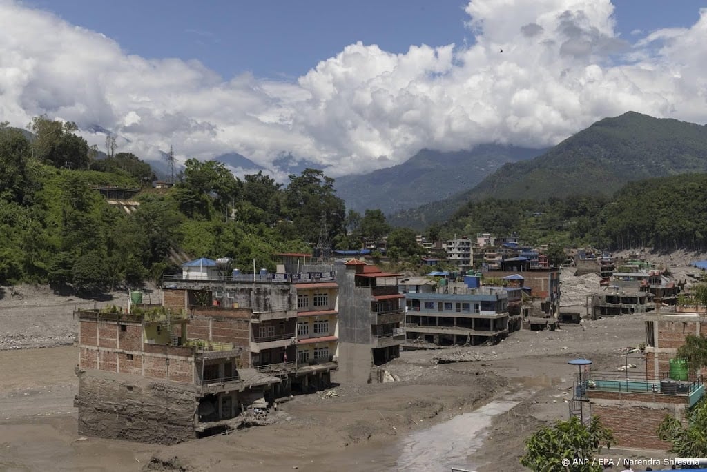 Dodental door overstromingen Nepal stijgt verder naar bijna 400