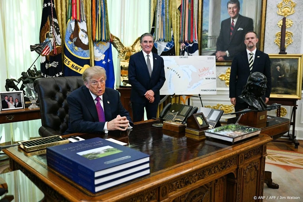 Trump hernoemt Lake Ontario naar Lake America