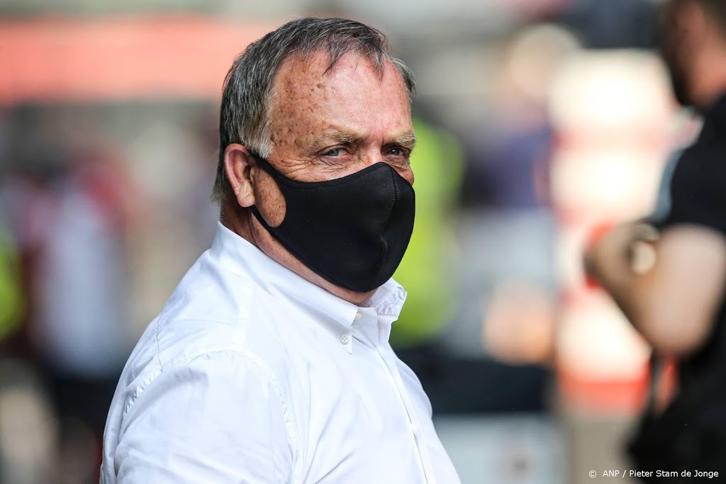 Advocaat met Feyenoorders in discussie over speelwijze