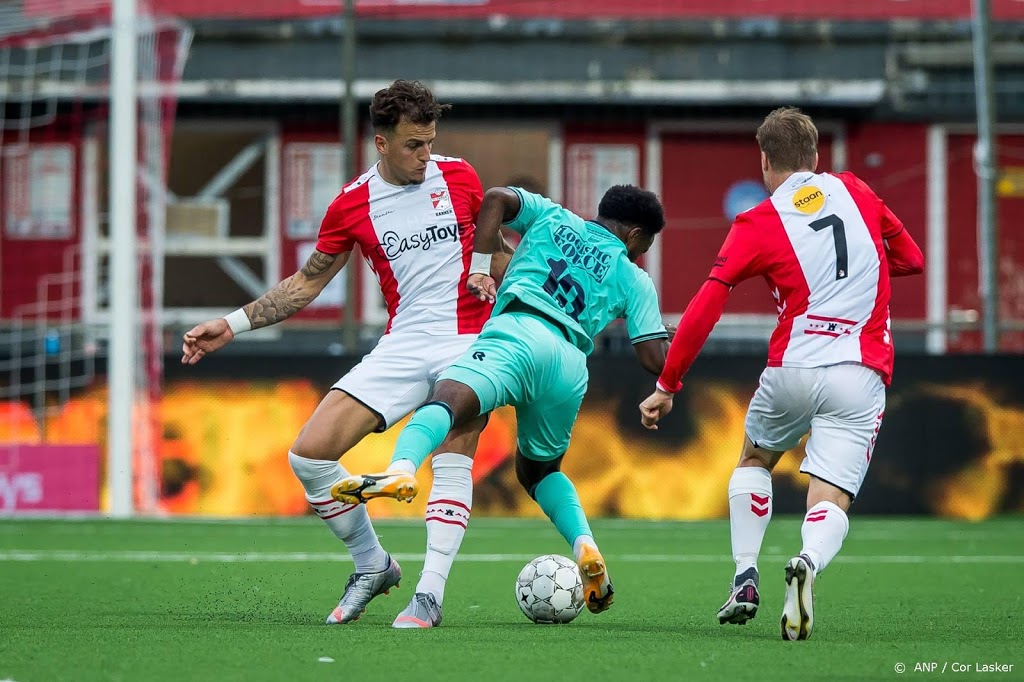 FC Emmen houdt met 10 man stand tegen Willem II