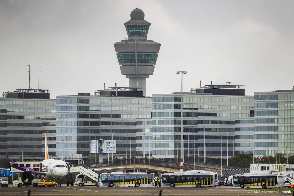 Emirates vliegt weer met superjumbo A380 naar Schiphol 