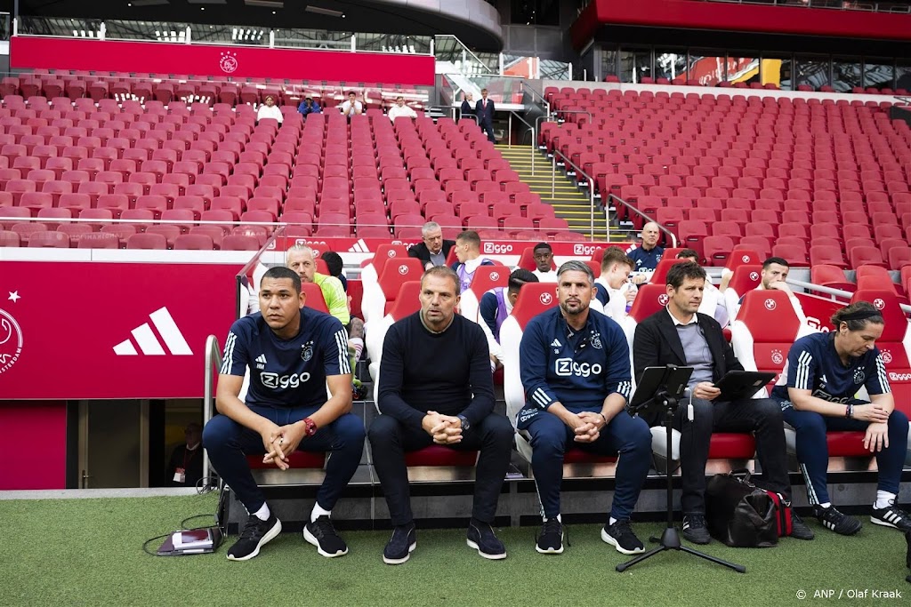 Feyenoord doet Ajax nog een beetje meer pijn in restant van duel