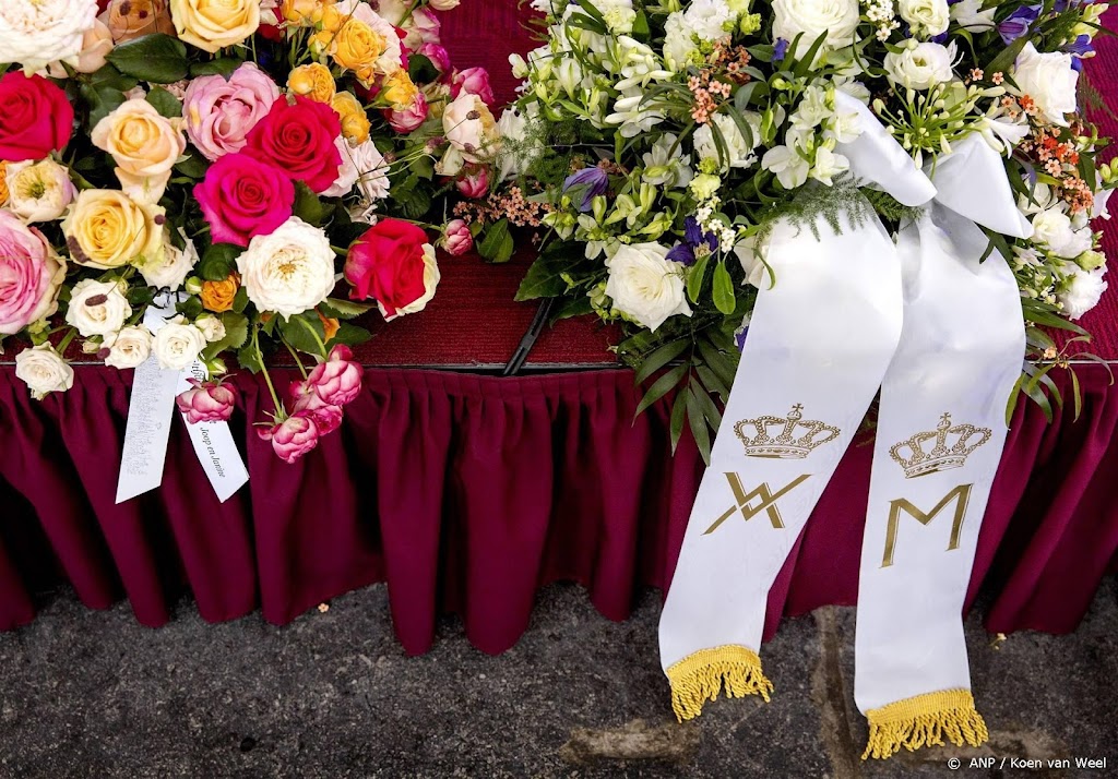Koningspaar stuurde bloemen voor uitvaart Erwin Olaf