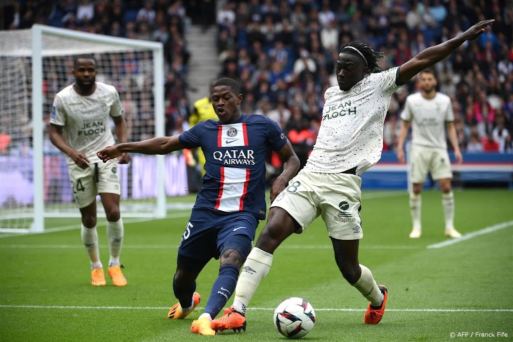 Paris Saint-Germain nog vier maanden zonder verdediger Mendes