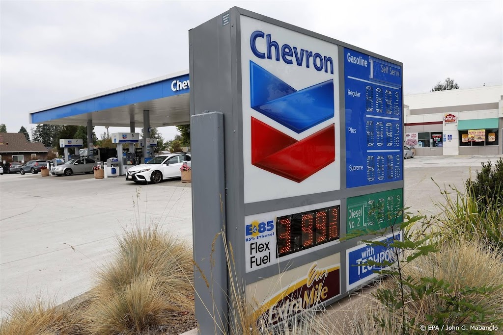 Oliebedrijven Exxon en Chevron stijgers op verdeeld Wall Street 