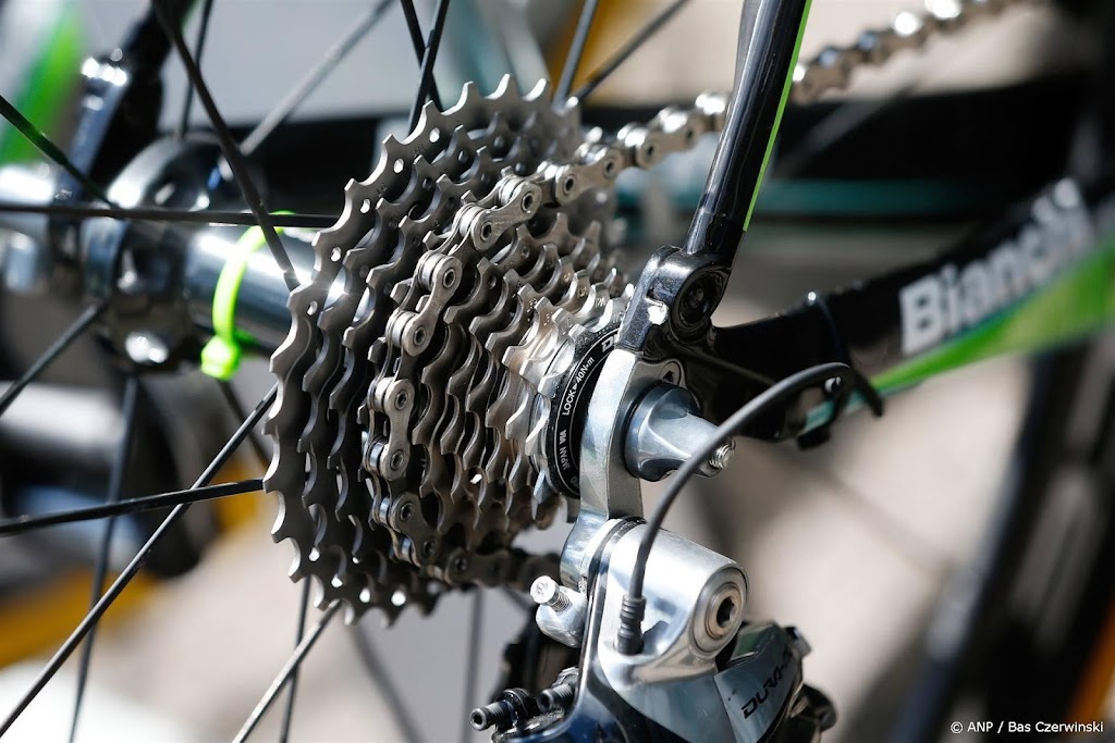 WK wielrennen gaan door ondanks zware crash Zwitserse renster