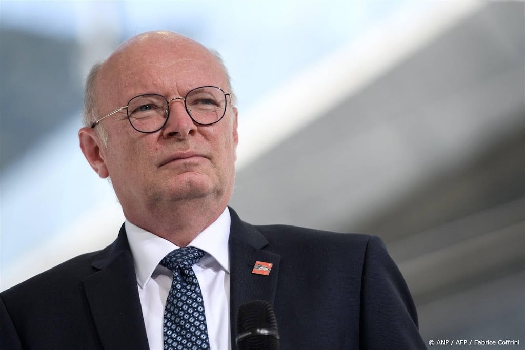 Topman Zwitserse spoorwegen heeft 'medelijden' met reizigers DB