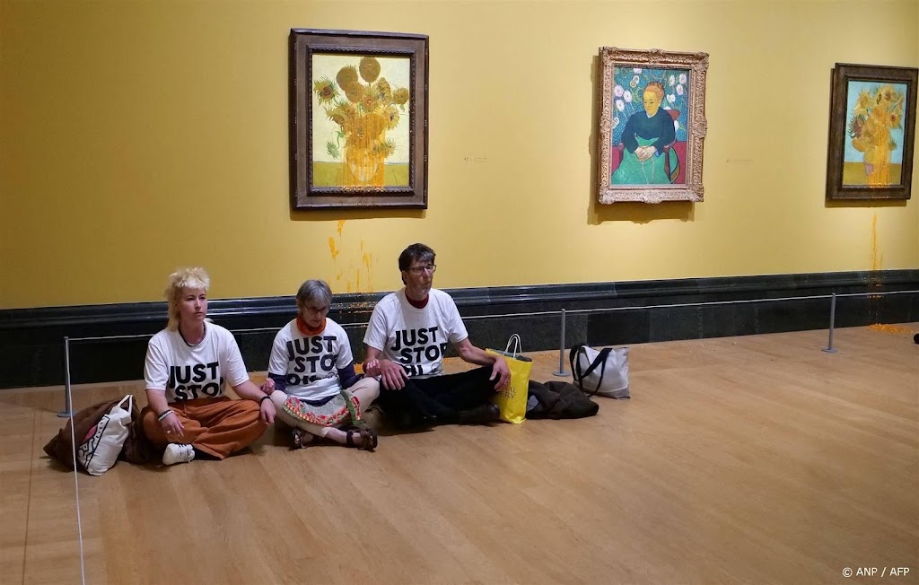 Activisten gooien soep over werken Van Gogh, vlak na veroordeling
