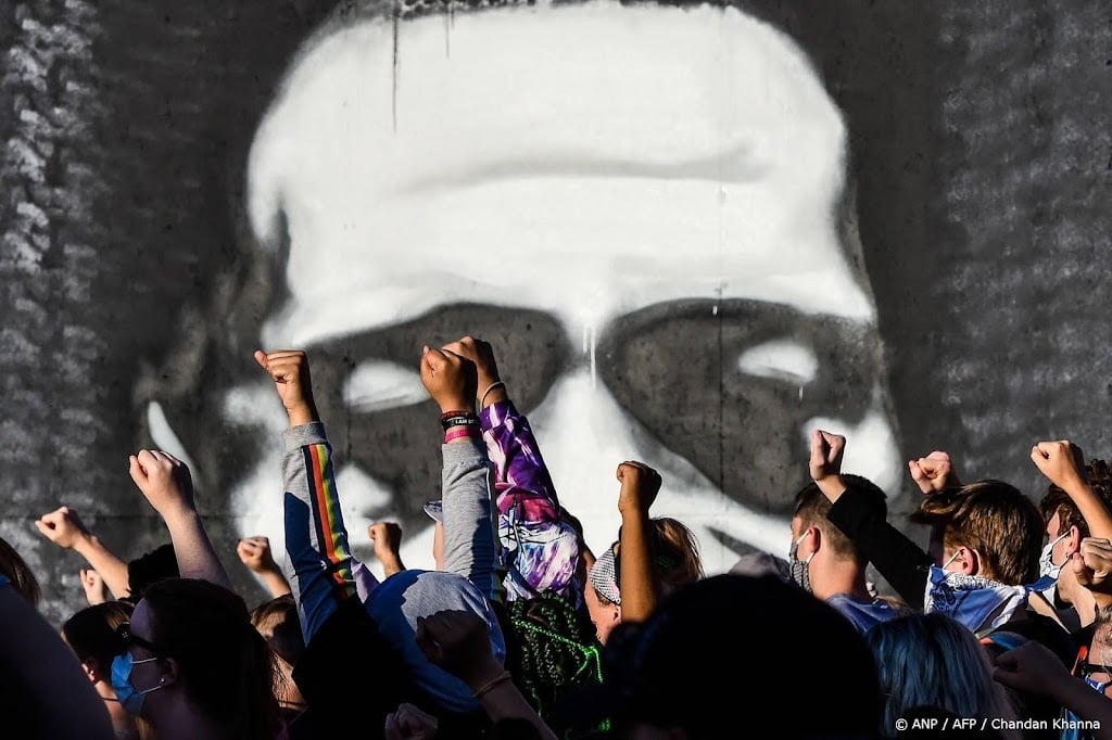 FBI-agenten ontslagen die knielden tijdens George Floyd-protesten