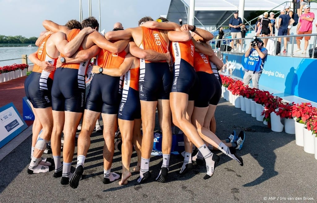 Ook Holland Acht roeit overtuigend naar wereldtitel in Shanghai