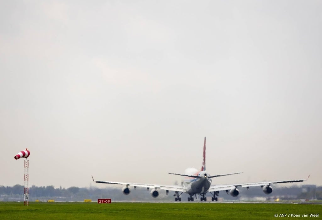 Drone gezien bij Schiphol, Polderbaan drie kwartier dicht