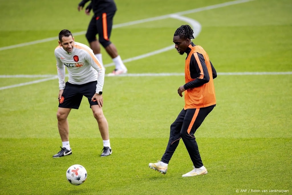 Bondscoach Xavi laat Frimpong tegen Servië buiten selectie