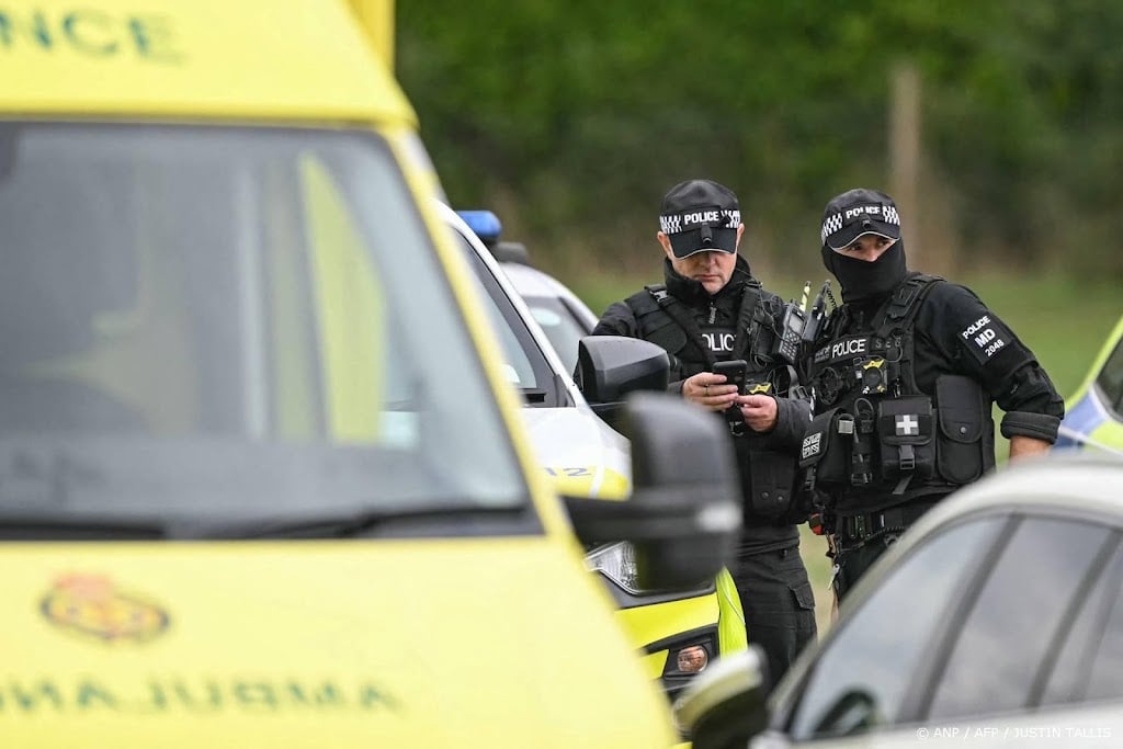 Explosievenrobot onderzoekt witte busjes bij vliegbasis VK