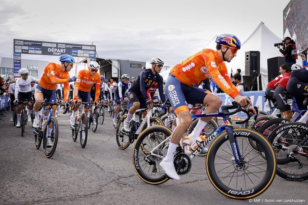 Wielerpeloton vanuit winderig Brossard vertrokken voor WK-wegrit