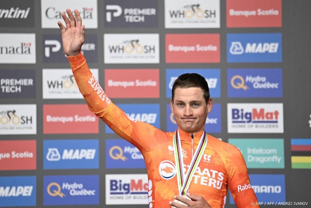 Van der Poel na 'heel sterke wedstrijd' blij met WK-brons