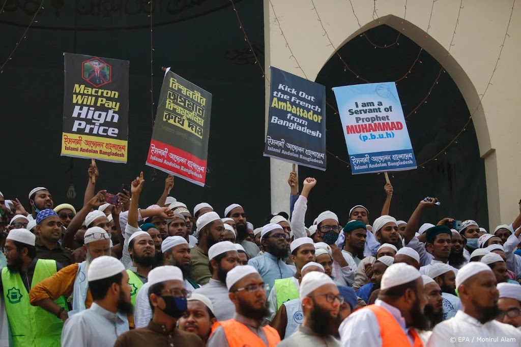 Tienduizenden mensen in Bangladesh demonstreren tegen Frankrijk
